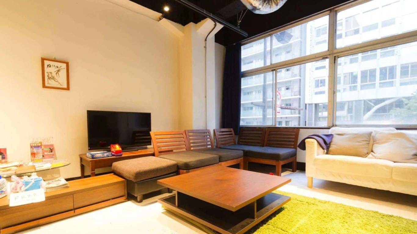 Steps Guesthouse - Hostel