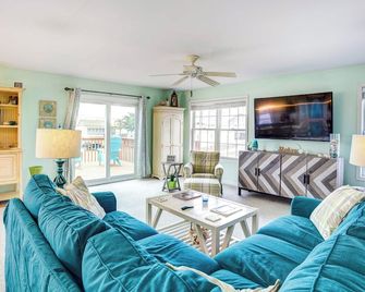 Bowers Beach Vacation Rental 2 Blocks Away! - Frederica - Living room