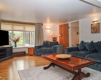 Waterland Farmhouse - Holsworthy - Living room