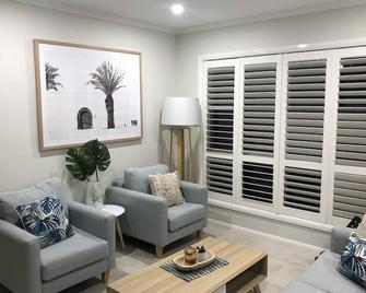 Spacious Resort Style Family Beach House - Brookvale - Living room