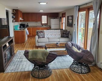 Cozy Cabin lake front - Dalbo - Living room