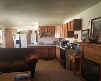 The Bunkhouse- Experience the wonder of Wyoming and the charm of TenSleep. - Ten Sleep - Cocina