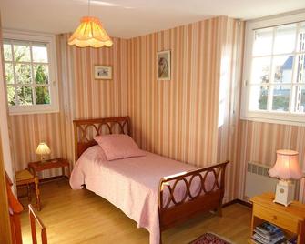 Chambre d'hôtes La Roncellière - Bourgvallées - Bedroom