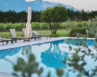 لبيرجو آل ماسو - ريفا ديل غاردا - حوض السباحة