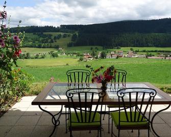 A chalet just for you in the Jura mountains! - Grand'Combe-Châteleu - Patio