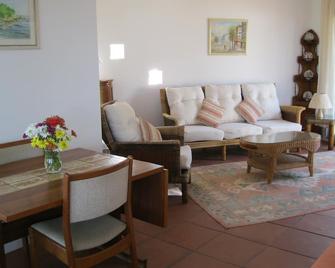 THE ANNEX. Tranquil bungalow/gîte in hills above Begur with amazing views - Begur - Wohnzimmer