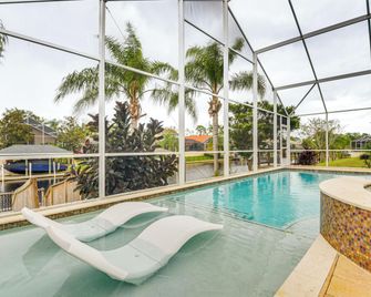 On-Site Canal Access Luxe Home in Palm Coast! - Palm Coast - Piscina