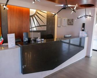 Hotel Villa del Sol - סיודאד חוארס - דלפק קבלה