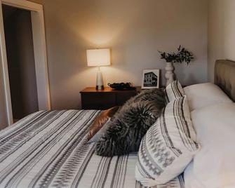 Charming 2-bedroom upper apartment in fabulous downtown Saint Charles, MN. - Saint Charles - Habitación