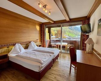 Triple room with shower or bath Bathroom, toilet - Friedrichsburg - Bad Hofgastein - Habitación