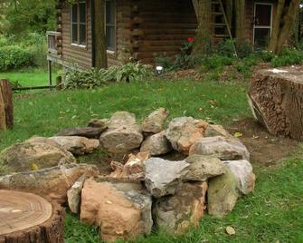 Serene Log Cabin Nestled Among the Battlefields - Middletown - Outdoors view