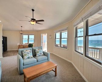 Shore Break Cottage- Steps To Beach- Incredible Views- Community Pool - Buxton - Living room