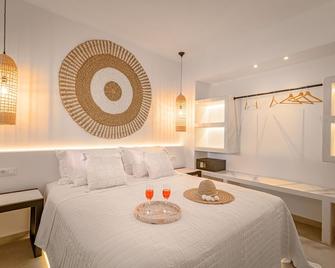 Thealos Santorini - Pyrgos Kallistis - Schlafzimmer