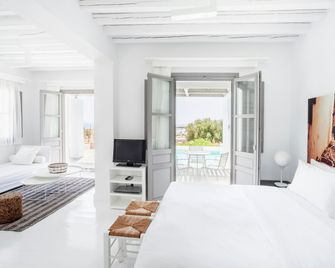 Anemi Folegandros - Karavostasis - Pool