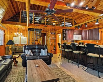 Private Cozy Cabin at Tonto Creek in Kohl's Ranch - Payson - Soggiorno