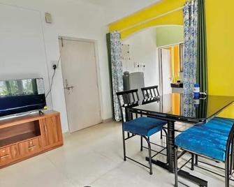 Green Tribe 2bhk Pet Friendly Beach 10 mins - Calangute - Dining room