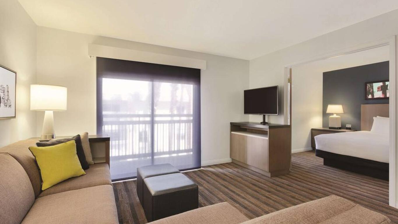 حياة هاوس سيبريس/أناهايم