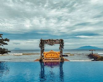 Mambruk Hotel & Convention - Anyar - Piscina