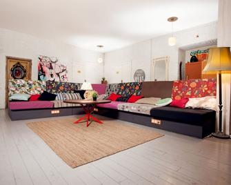 Soul Kitchen Hostel - Saint Petersburg - Living room