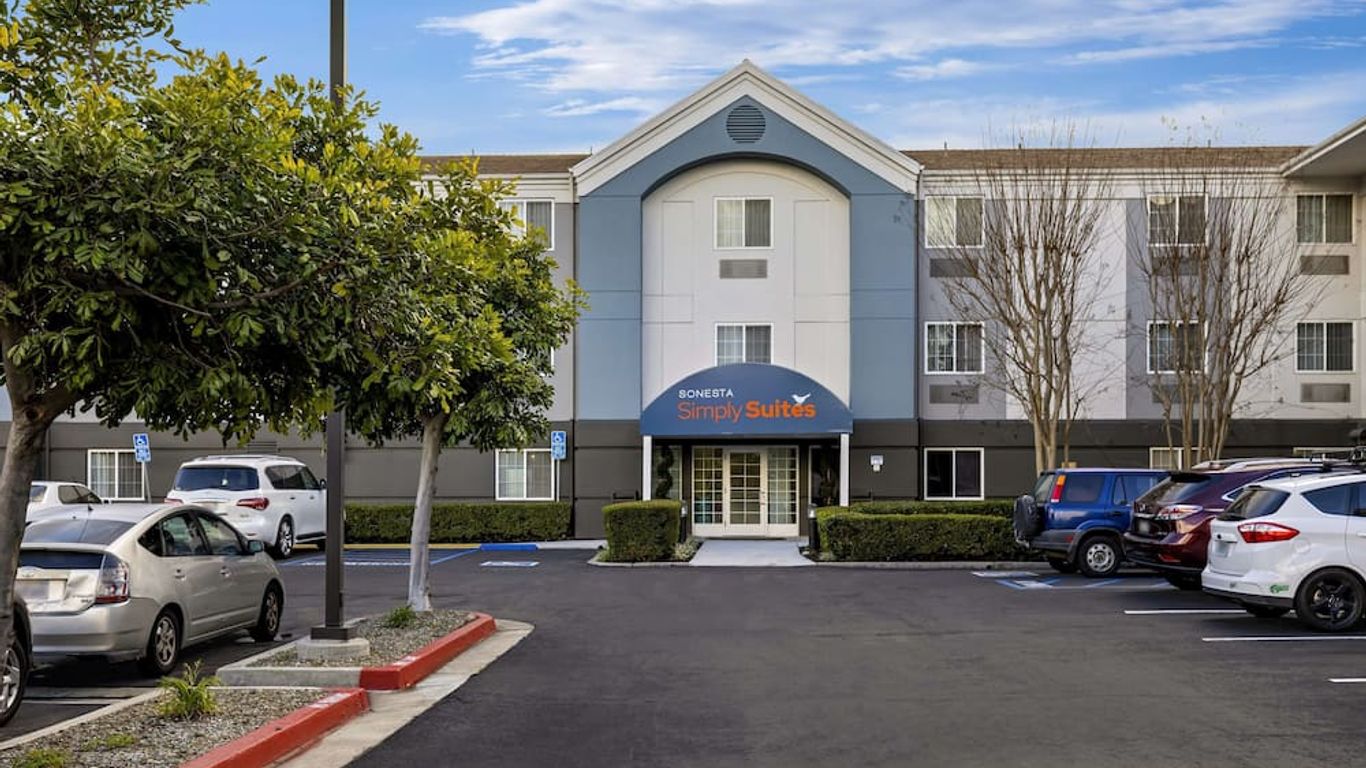 소네스타 심플리 스위트 어바인 이스트 풋힐