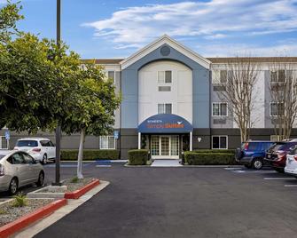 Sonesta Simply Suites Irvine East Foothill - Lake Forest - Budova