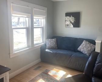 Newly renovated, centrally located brick townhome! - McPherson - Living room