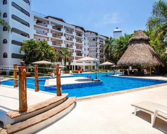 Condo Mr By Trvl2hm - פוארטו ויארטה - בריכה