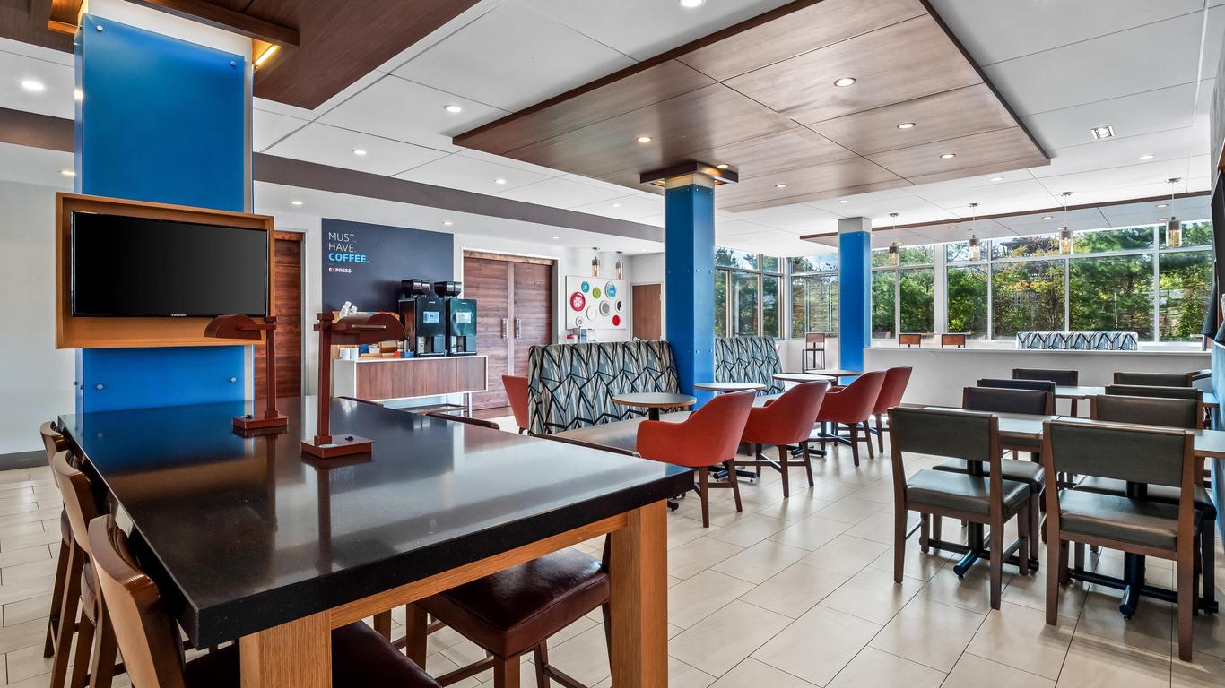 Holiday Inn Express & Suites Detroit Northwest - Livonia By IHG