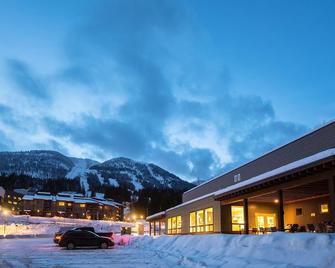Nowhere Special Hostel - Rossland - Building