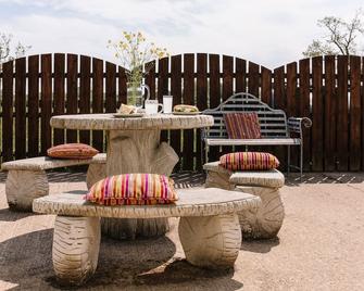 Brookhall Honeysuckle Cottage - Dromore - Patio