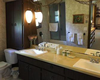 Red Barn Village Bed & Breakfast - Clarks Summit