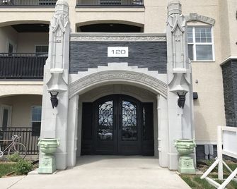 Bright modern comfortable newly built apartment - 2 beds, 1 bathroom - Saskatoon - Building