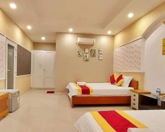 Front Beach Hotel - Vung Tau - Bedroom