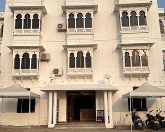 Lotus hotel - Nāthdwāra - Building
