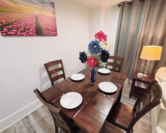 115#202 / Charming Downtown Dubuque Apartment - Dubuque - Dining room