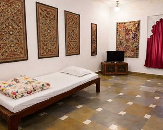 Hibiscus Heritage - A Lake View Hotel In Udaipur - Udaipur