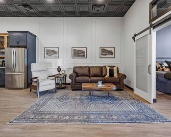Modern + Historic - 'Williams Suite' Overlooking Dt Williamsburg, Ia - Williamsburg
