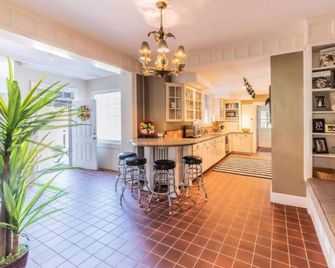 The Good Knight Inn BnB- Bedrm 4.5 bath Historic Mansion - Paducah - Dining room