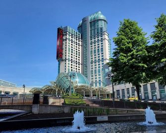 Comfort Inn Fallsview - Niagara Falls - Building