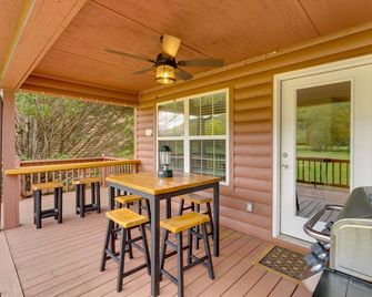 Hiawassee Riverfront Cabin 7 Mi to Lake Chatuge! - Hiawassee - Balkon