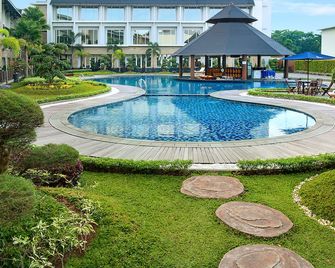 Swiss-Belhotel Borneo Banjarmasin - Banjarmasin - Zwembad