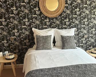 Logis Hotels - Château Saint Marcel - Boé - Bedroom