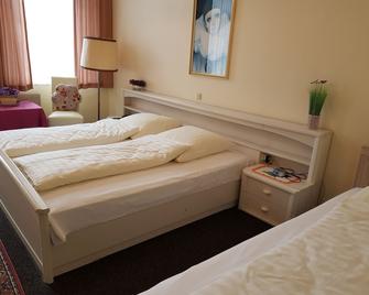 City Hotel Garni - Hamelin - Bedroom