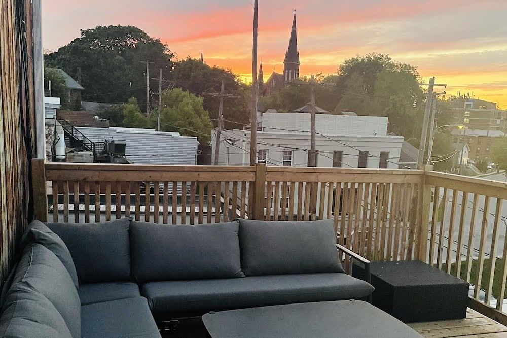 Historic Downtown Apt w/Rooftop Patio - Port Hope - Balkon