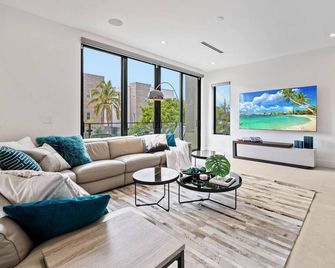 Modern Coastal Retreat in Prime Downtown Fort Lauderdale - Fort Lauderdale - Sala de estar