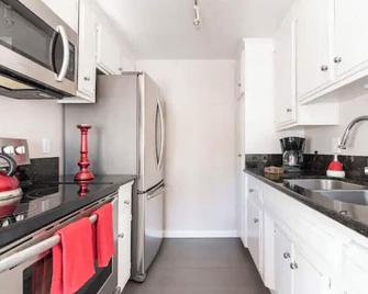 Next To Convention Center & Beach! - Long Beach