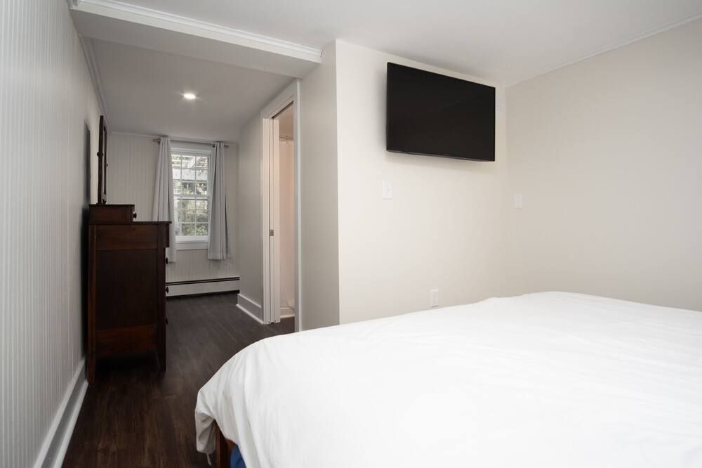 Bedroom view of Newly renovated 3 bedroom/3 bathroom unit