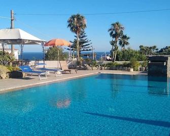 Studio apartment Sorgeto Bay - Forio - Piscina