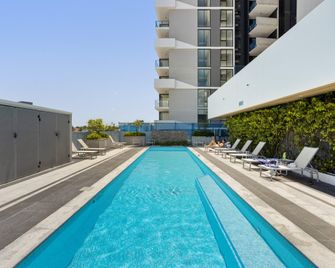Executive 2-Bed with Stadium View, Great Amenities - Brisbane - Pool