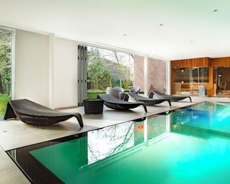 Huyze Fox - Boutique Stays - Brujas - Piscina